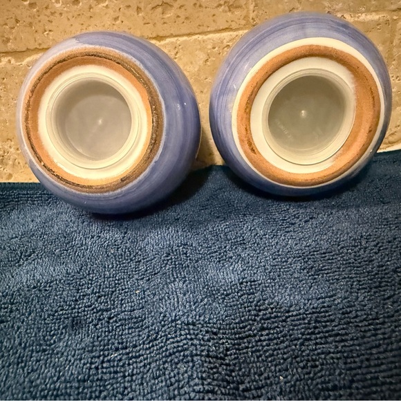 Caleca Pottery, hand painted, an Italian brand set of salt & pepper shakers. - Picture 3 of 3